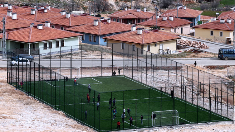 Adiyaman Zey Köyü Hali Saha2