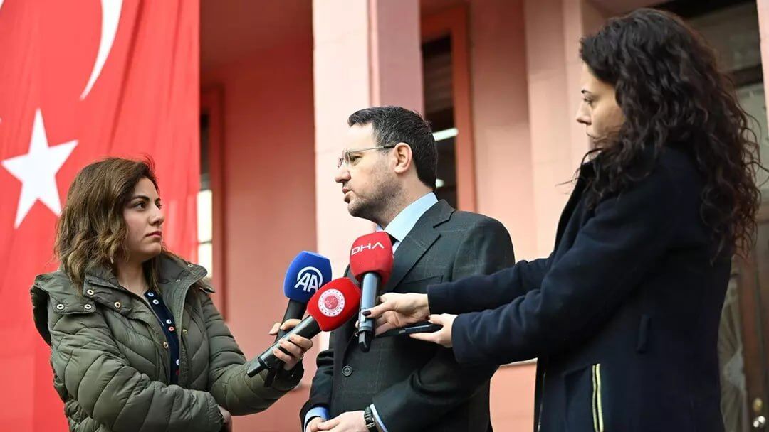 Akin Gurlekten Ozgur Ozele Sert Cevap 1