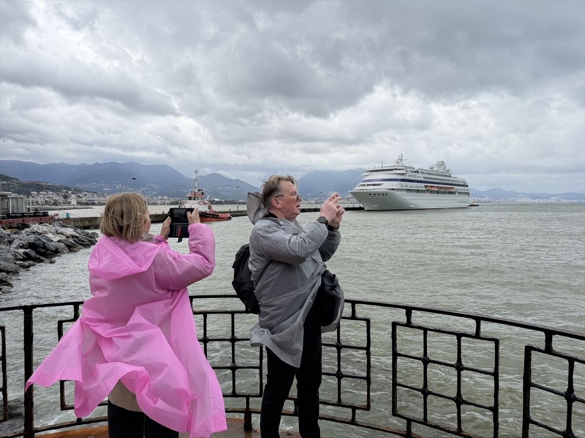 Alanya'ya Yılın Ilk Kruvaziyeri Geldi 946 Turist (2)