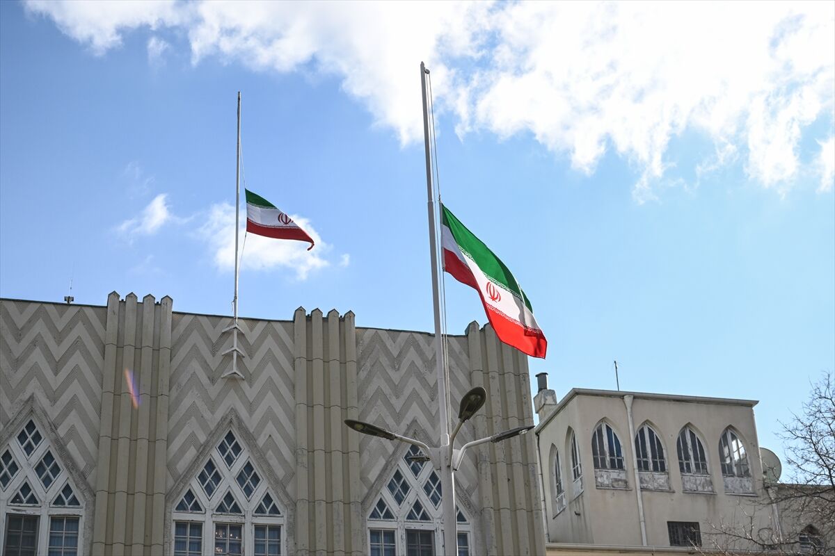 Ankara'da Hamaney Için Taziye Defteri Açıldı (7)