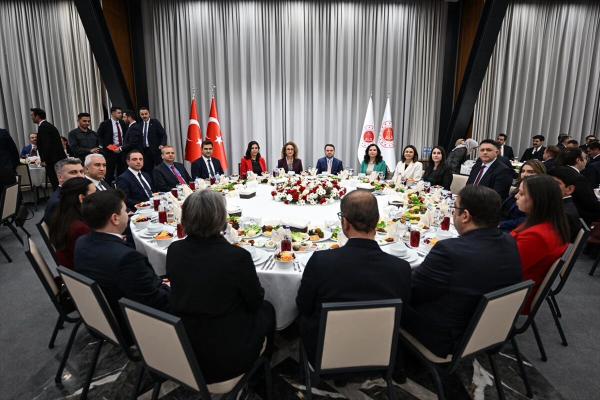 Bakan Akin Gurlek Adalet Devletin Vicdanidir (2)