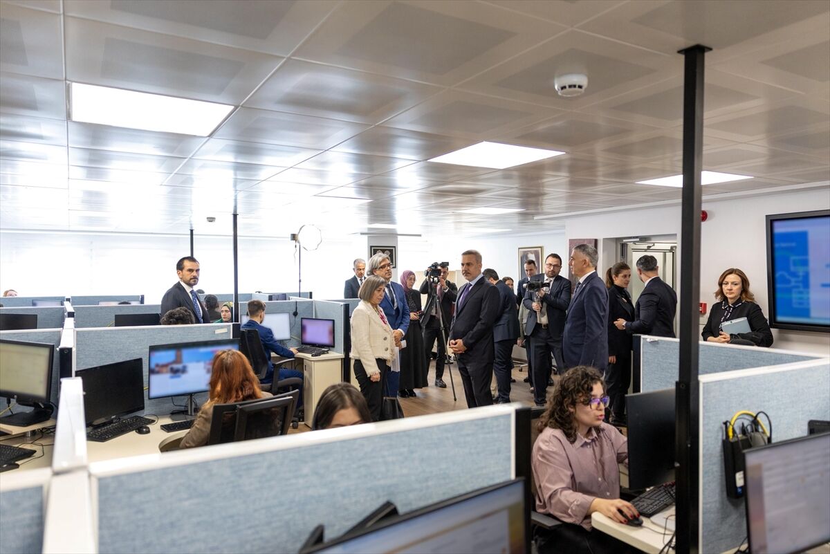 Bakan Fidan'dan Konsolosluk Çağrı Merkezi'ne Ziyaret (3)