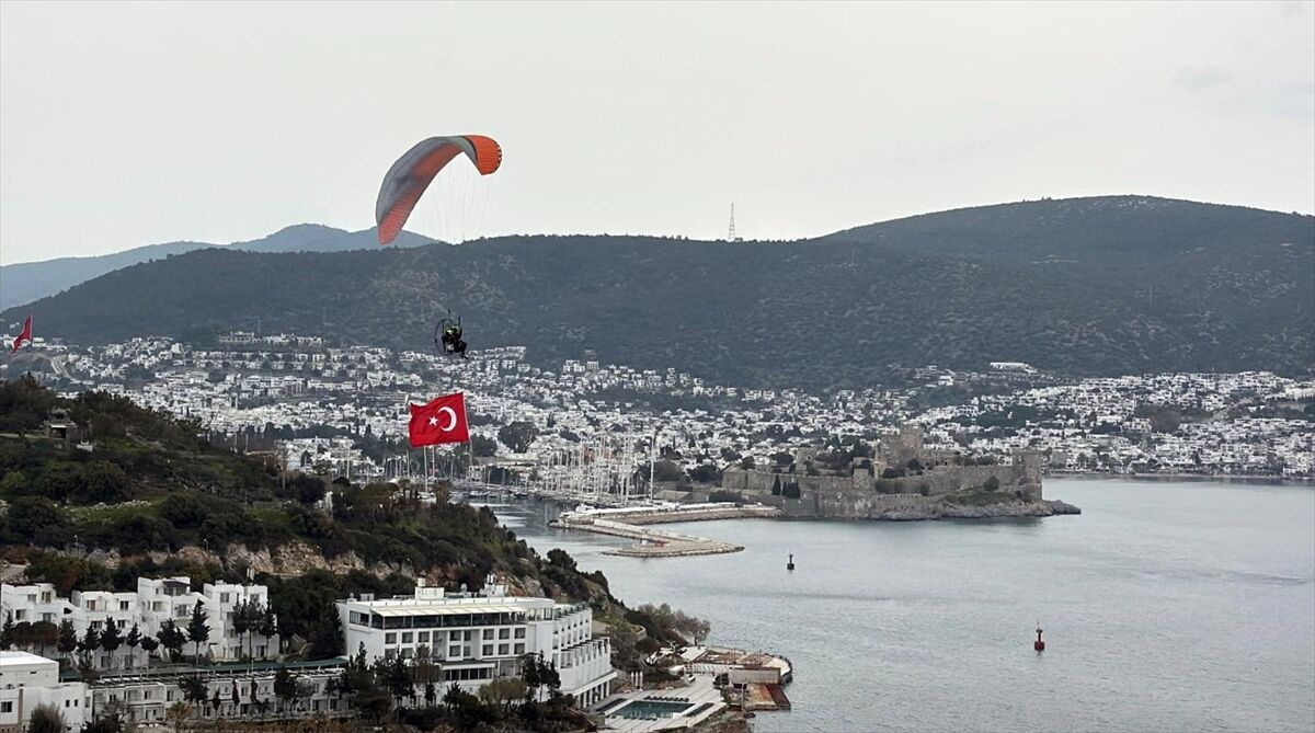 Bodrum Semalarında Dev Türk Bayrağı Dalgalandı (3)