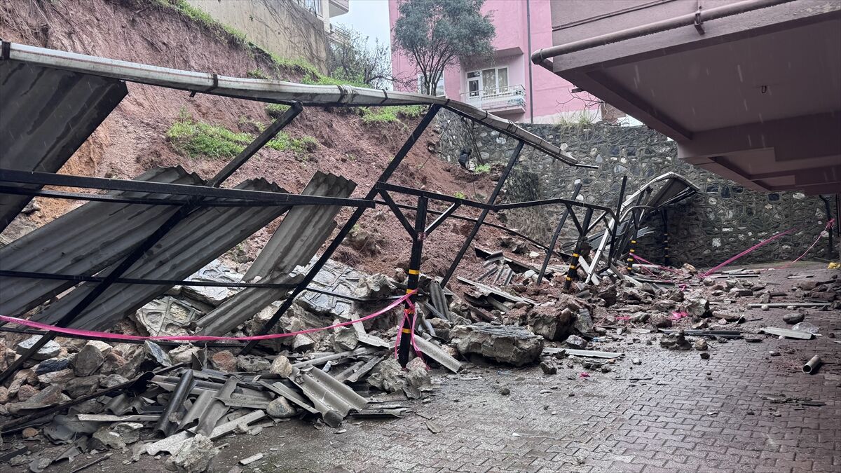 Bursa'da Sağanak Hayatı Felç Etti! (2)