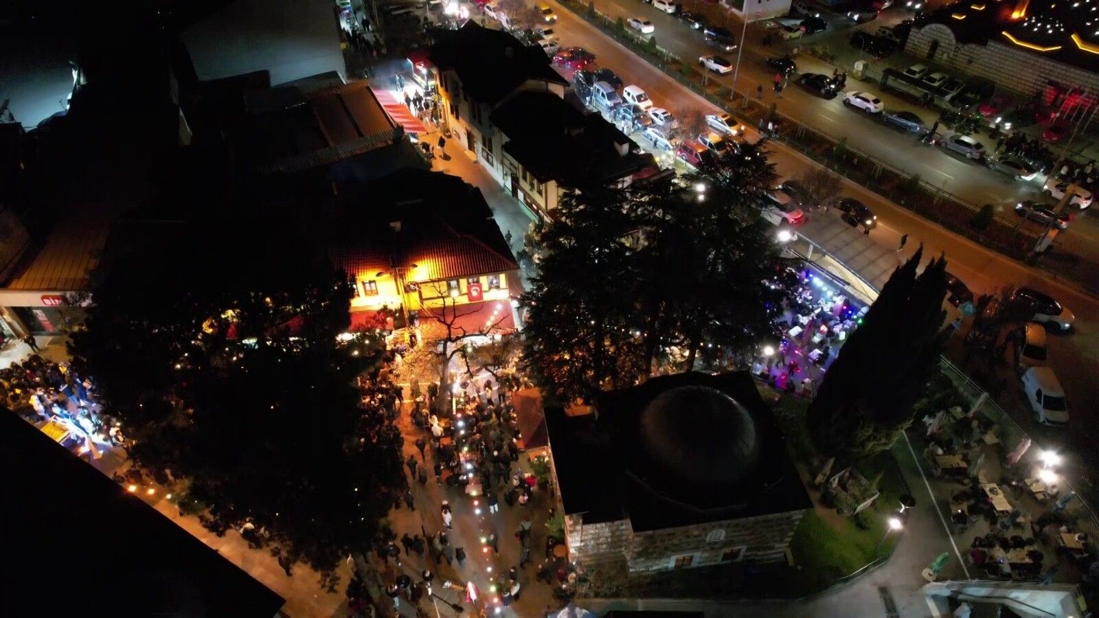 Bursa'da Sahur Öncesi Tahanlı Pide Izdihamı (2)