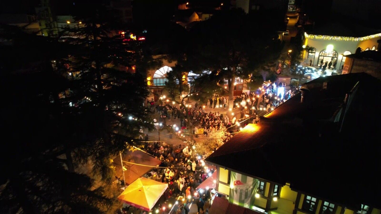 Bursa'da Sahur Öncesi Tahanlı Pide Izdihamı (3)