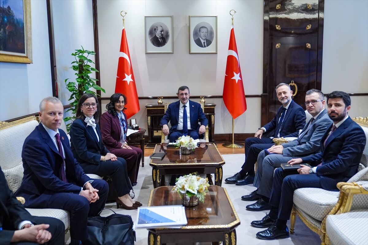 Cumhurbaşkanı Yardımcısı Yılmaz, Kanada Dışişleri Bakanı Anand'ı Kabul Etti 1