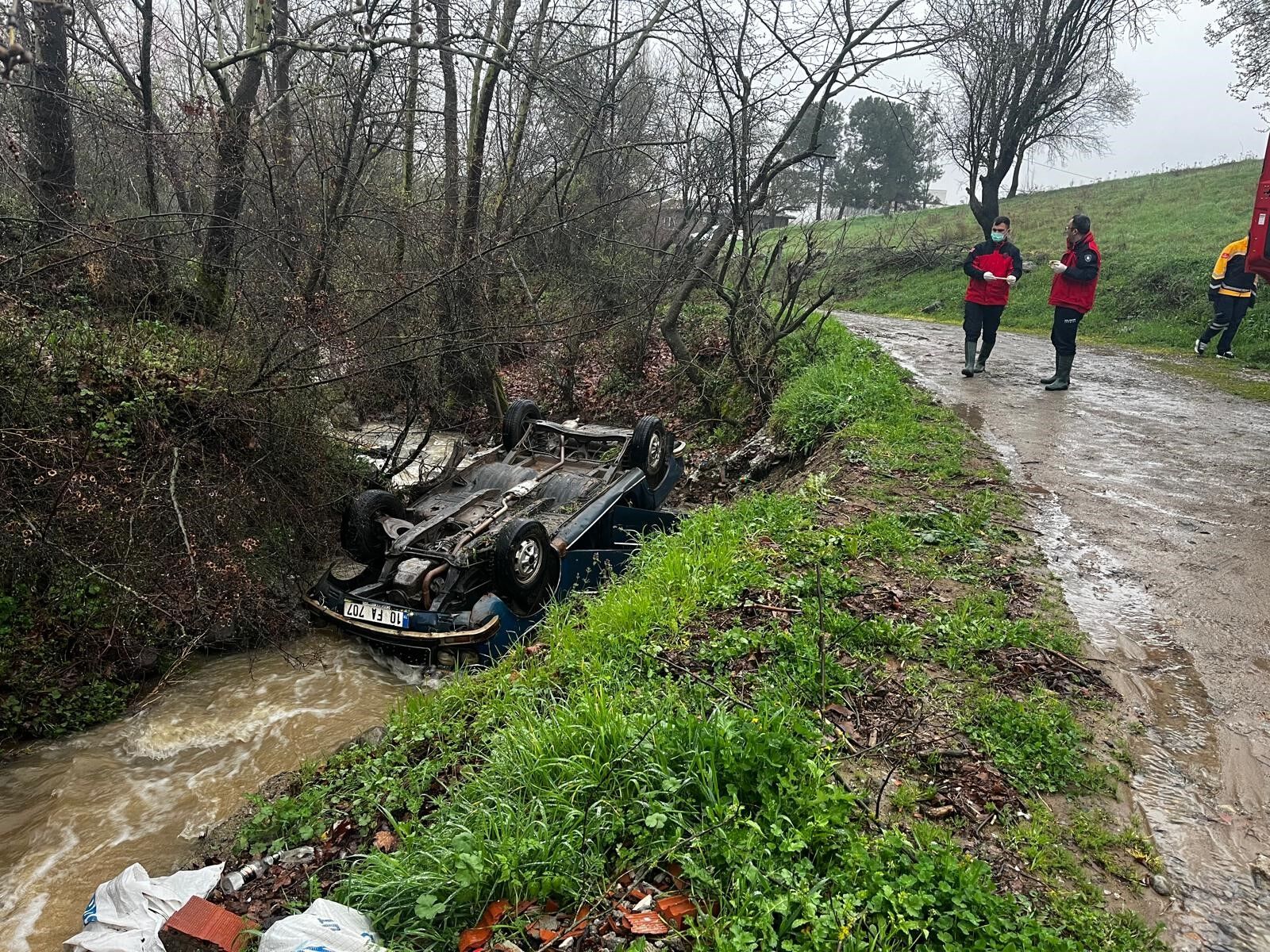 Derede Ters Dönmüş Araç Ve Ceset Bulundu (1)