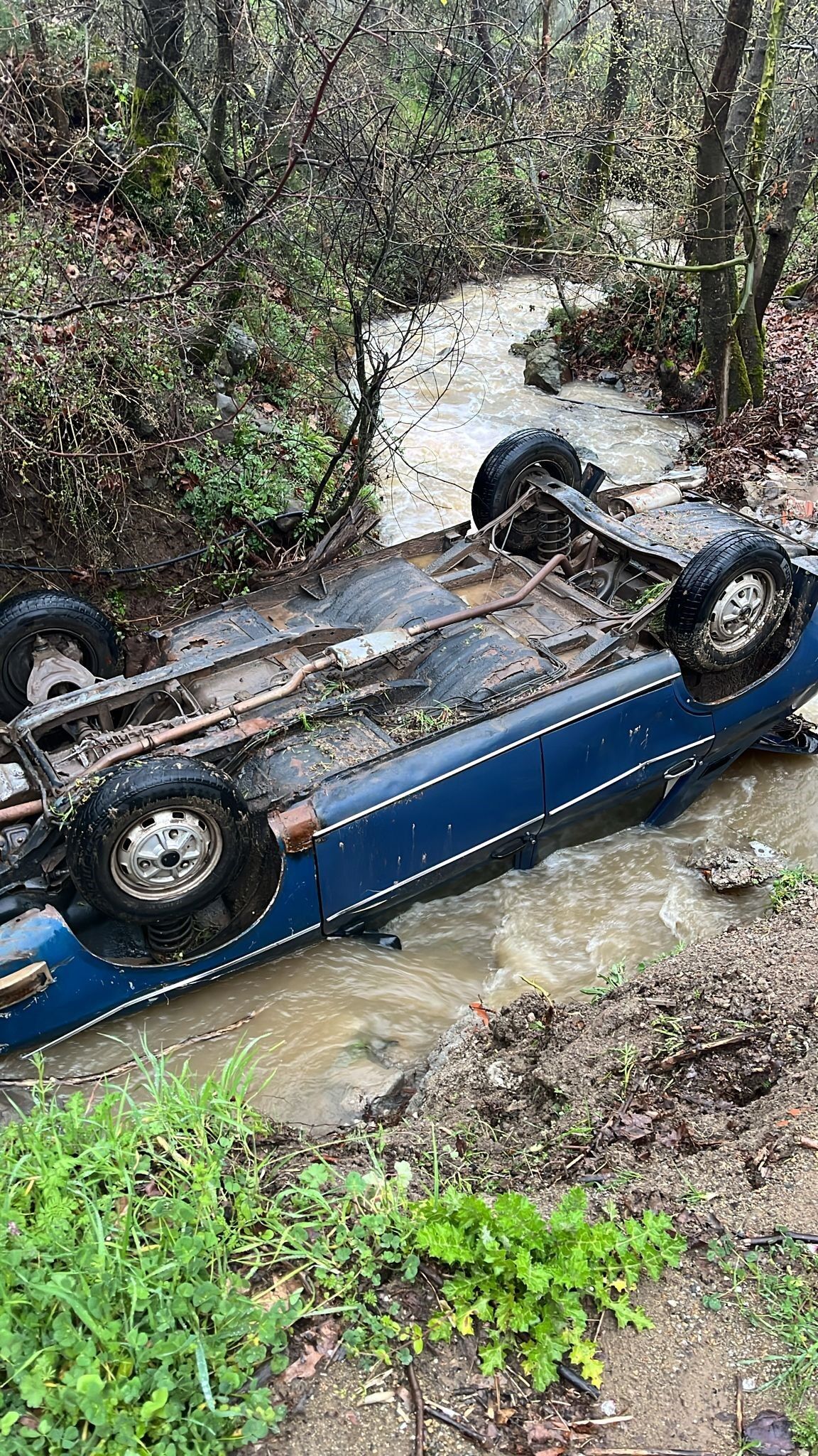 Derede Ters Dönmüş Araç Ve Ceset Bulundu (3)