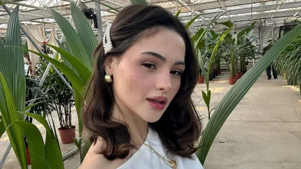 Derya Pınar Ak Kimdir