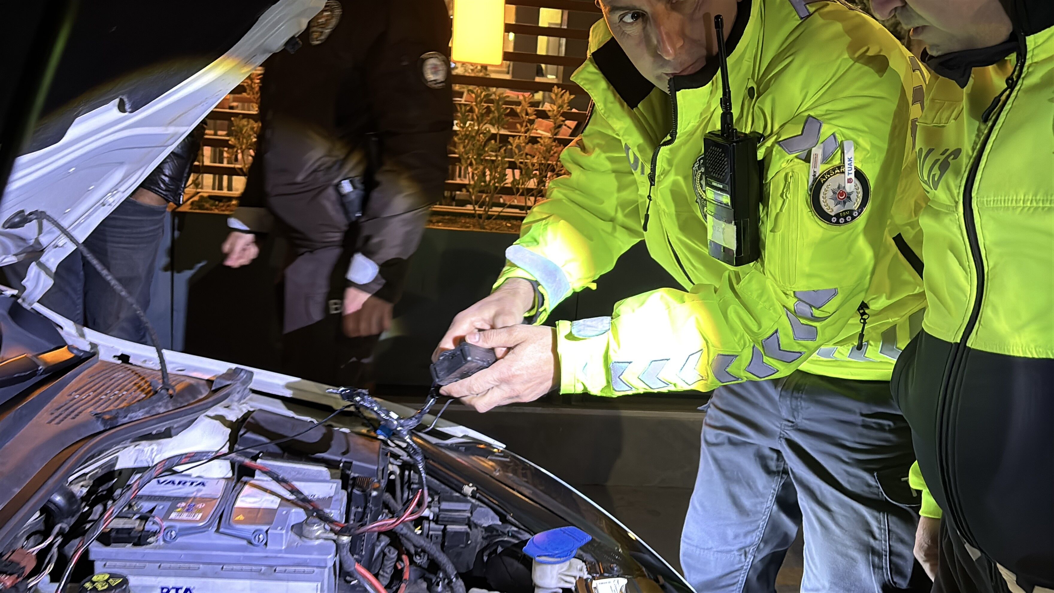 Egzoz Patlatirken Polise Yakalandi 19 Bin 710 Lira Ceza Yedi Arabasindan Oldu (1)