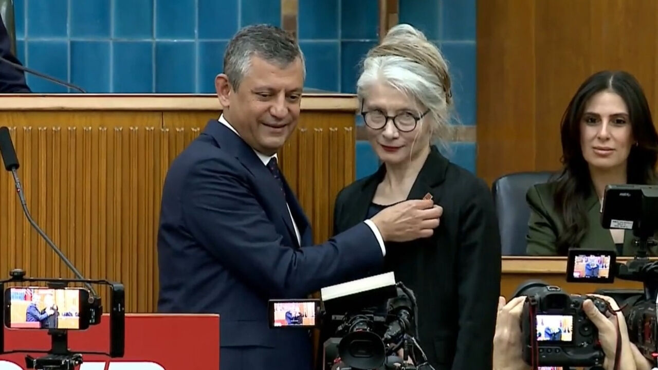 Emine Ülker Tarhan Yeniden Chp'de! Çağırdınız, Geldim