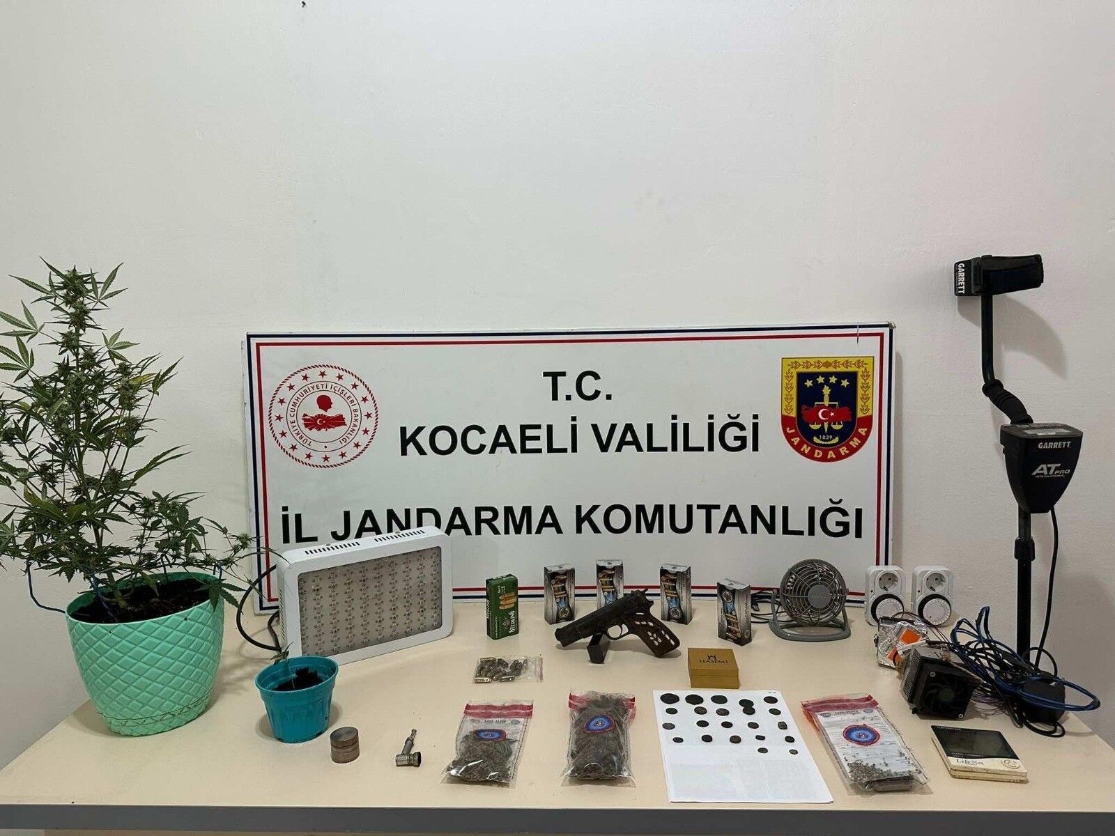 Evleri Seraya Tuvaletleri Laboratuvara Cevirmisler 36 Gozalti Kocaeli (3)