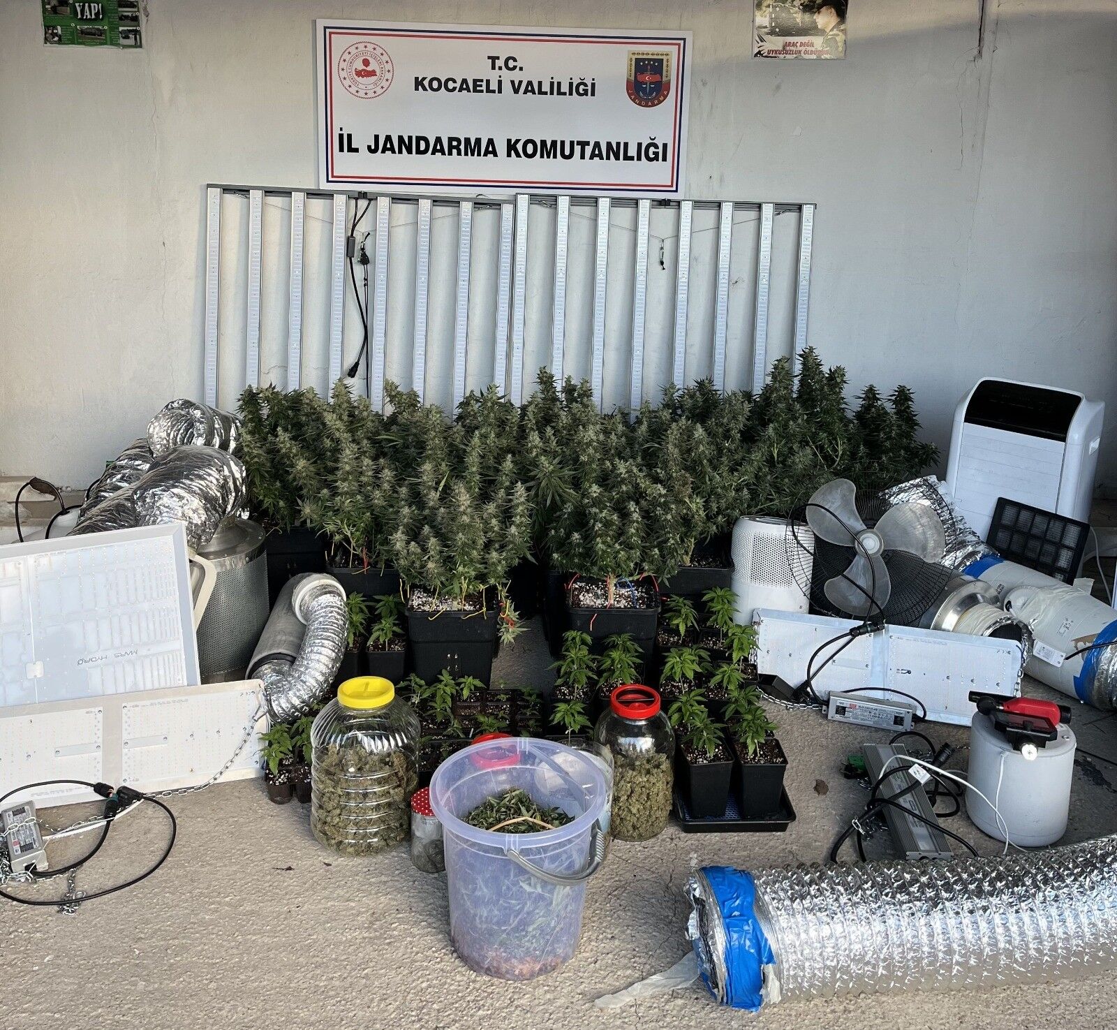 Evleri Seraya Tuvaletleri Laboratuvara Cevirmisler 36 Gozalti Kocaeli Uyusturucu (2)