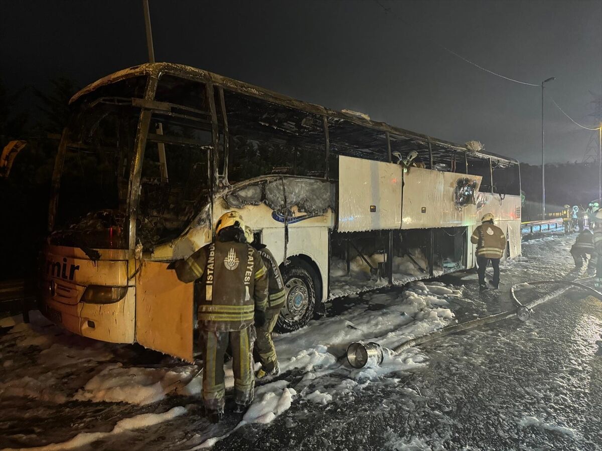 Faciadan Dönüldü! Tem'de Yolcu Otobüsü Küle Döndü (3)