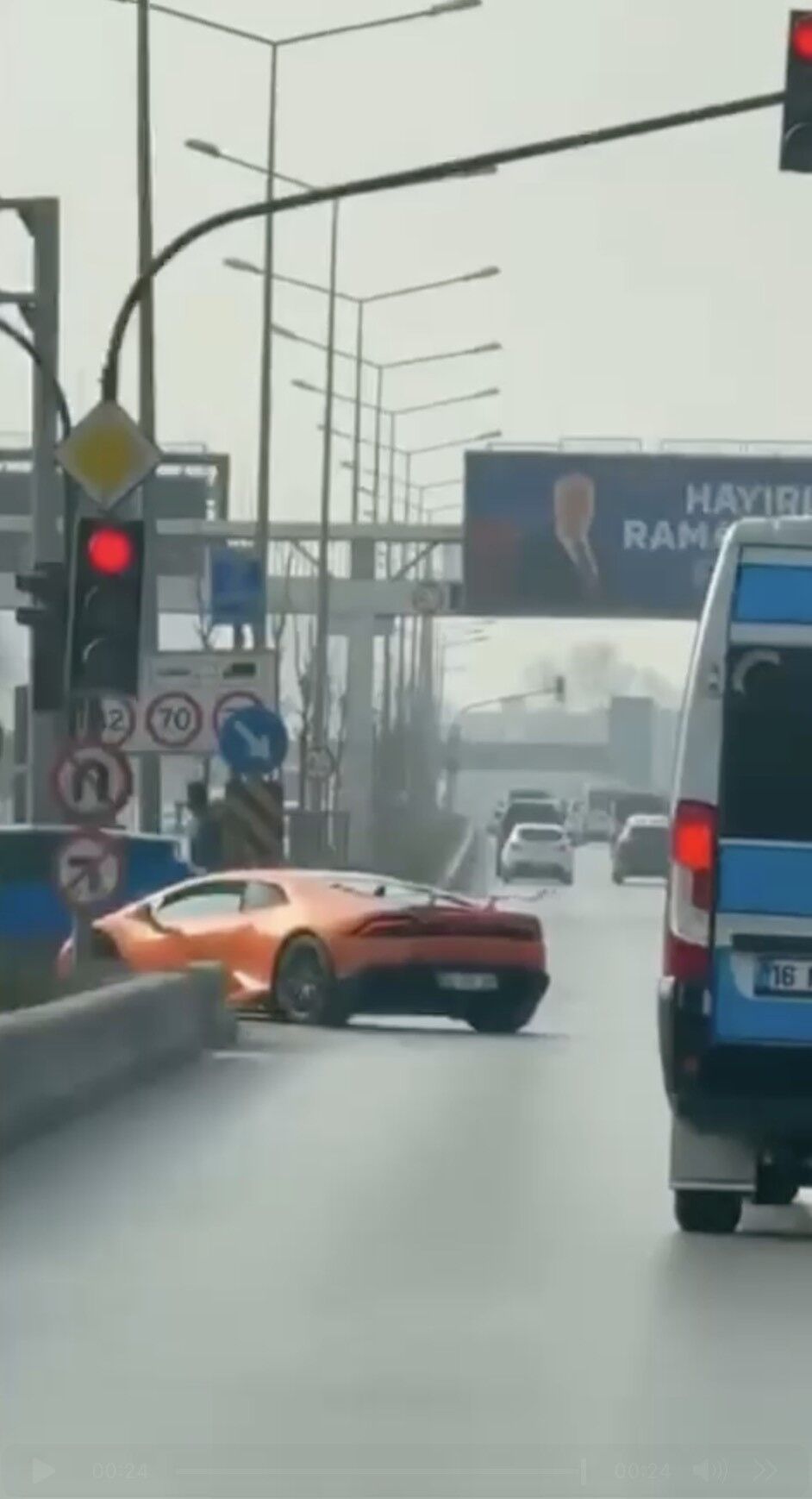 Ferrari Ve Lamborghini'nin Tehlikeli Şovuna Ağır Ceza