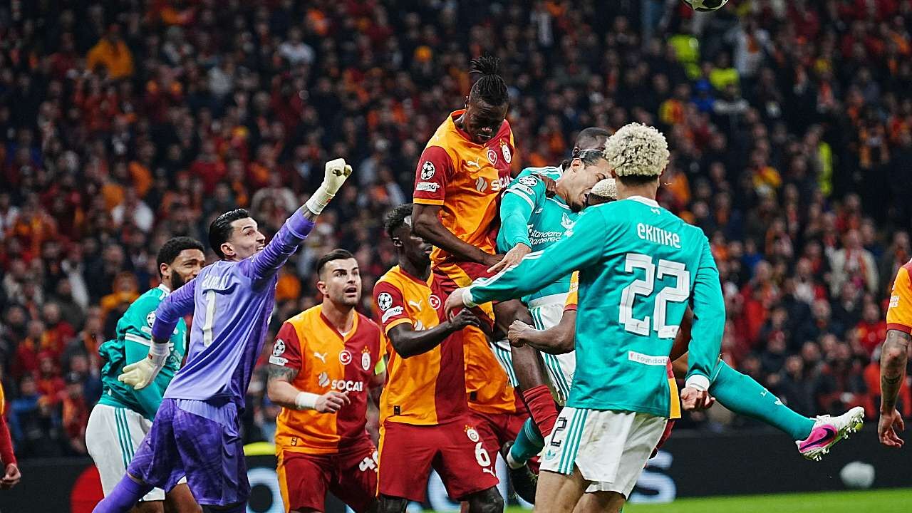 Galatasaray Liverpool U Sahasi 1773205677 B Nd E6 C