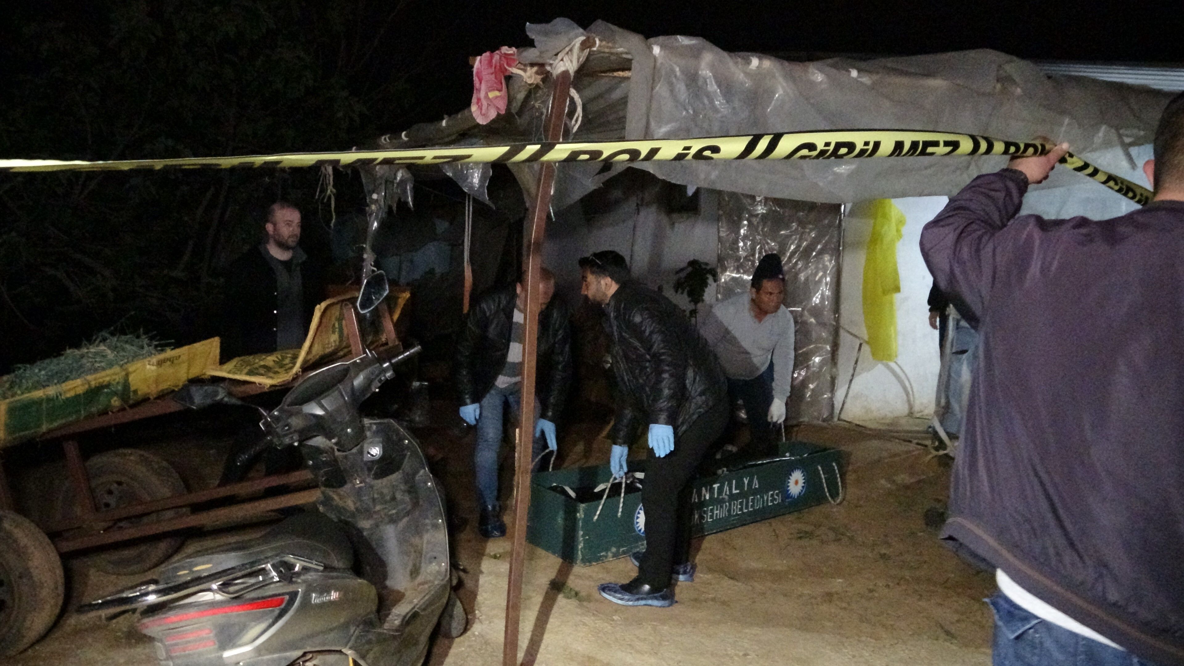 Genc Kadin Evde Silahla Gogsunden Vurulmus Halde Bulundu 11