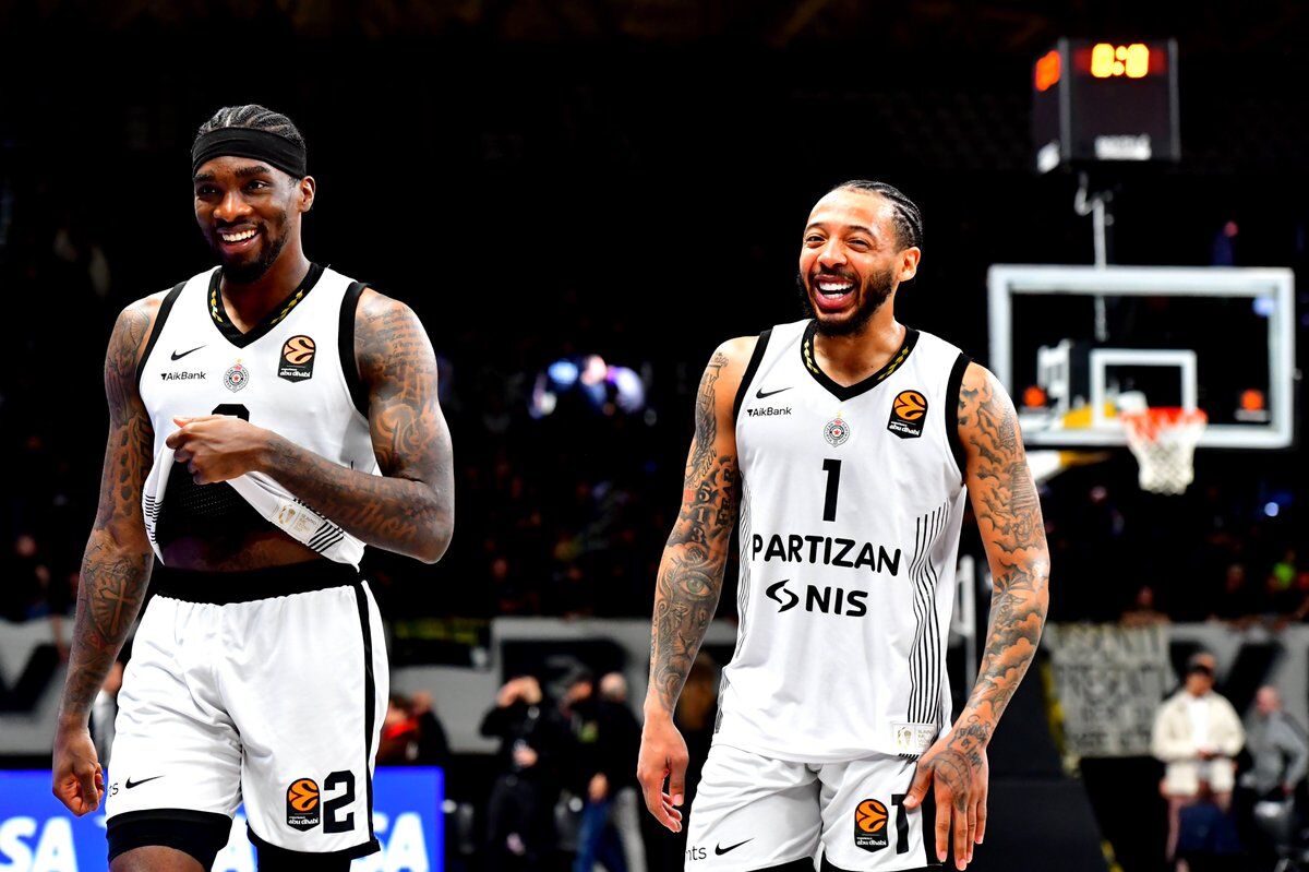 H Dg0Z U W I A A M J9 O