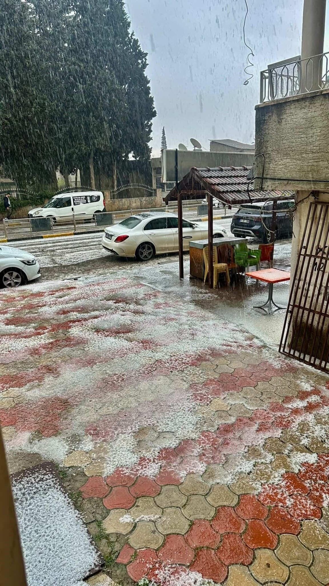 Hatay'da Sel Meydana Geldi Dolu Ve Sağanak Yağış Hayatı Olumsuz Etkiledi