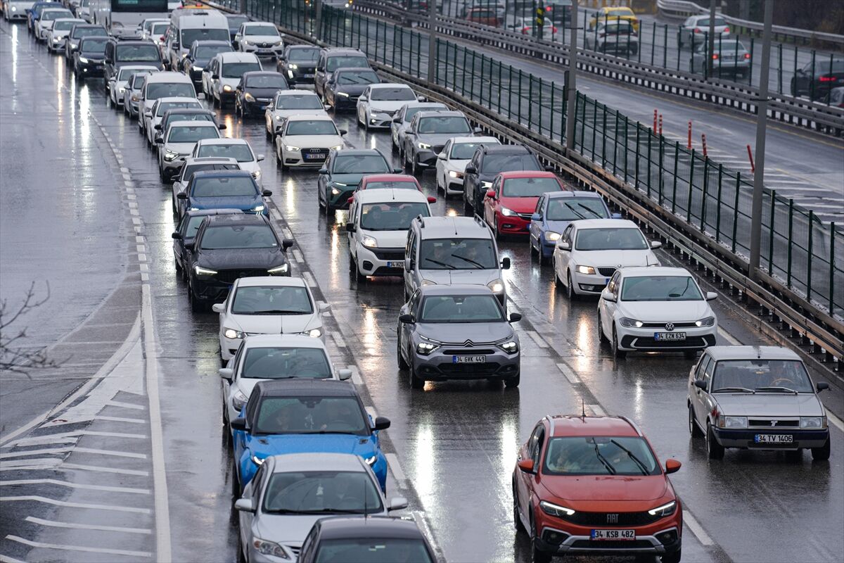 İstanbul'da Bayram Dönüşü Trafiği Gişelerde Uzun Kuyruklar (1)