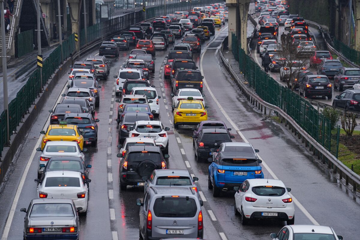 İstanbul'da Bayram Dönüşü Trafiği Gişelerde Uzun Kuyruklar (4)