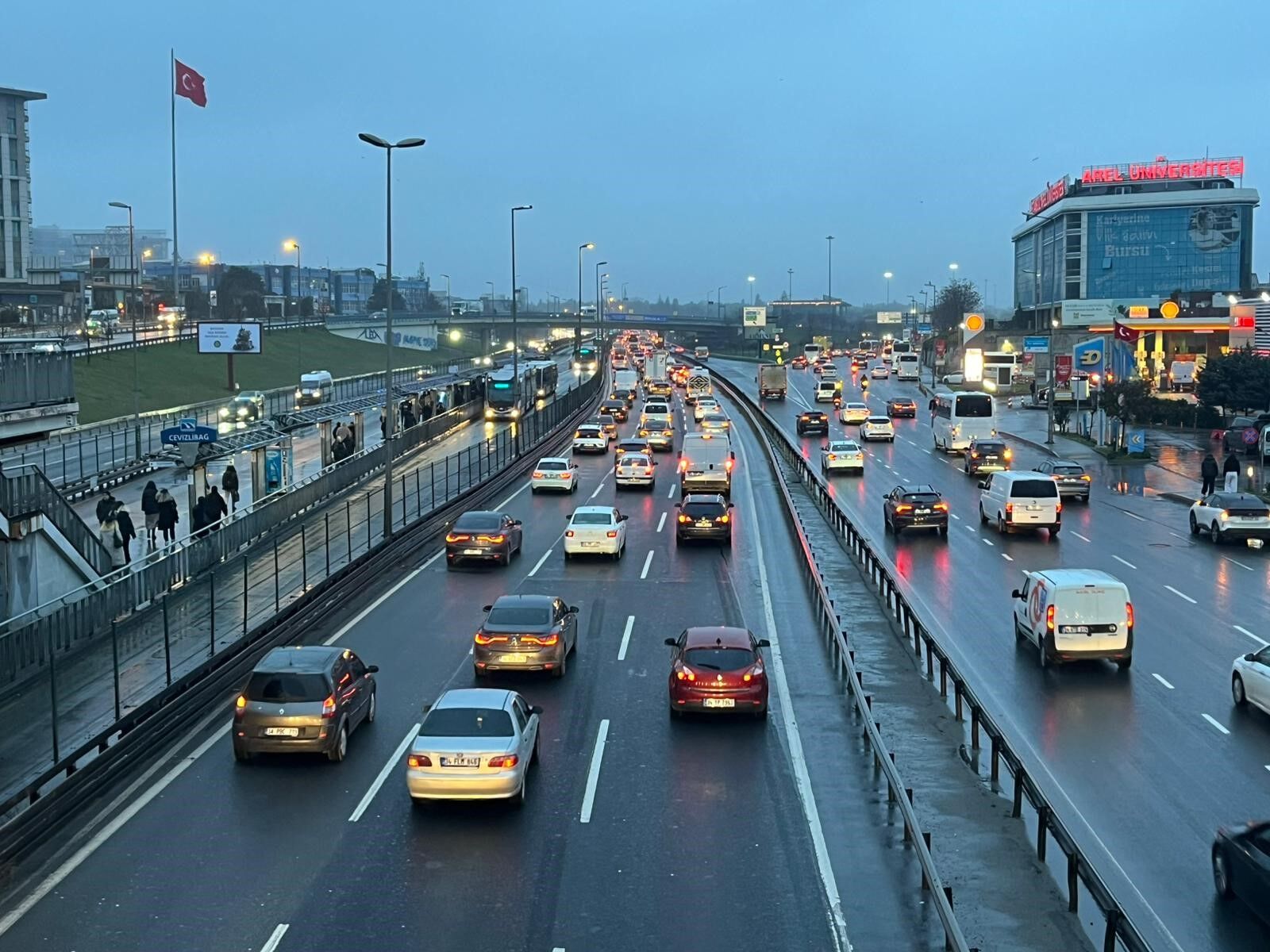 İstanbul'da Bayram Sonrası Ilk Mesai Gününde Trafik Çilesi (2)
