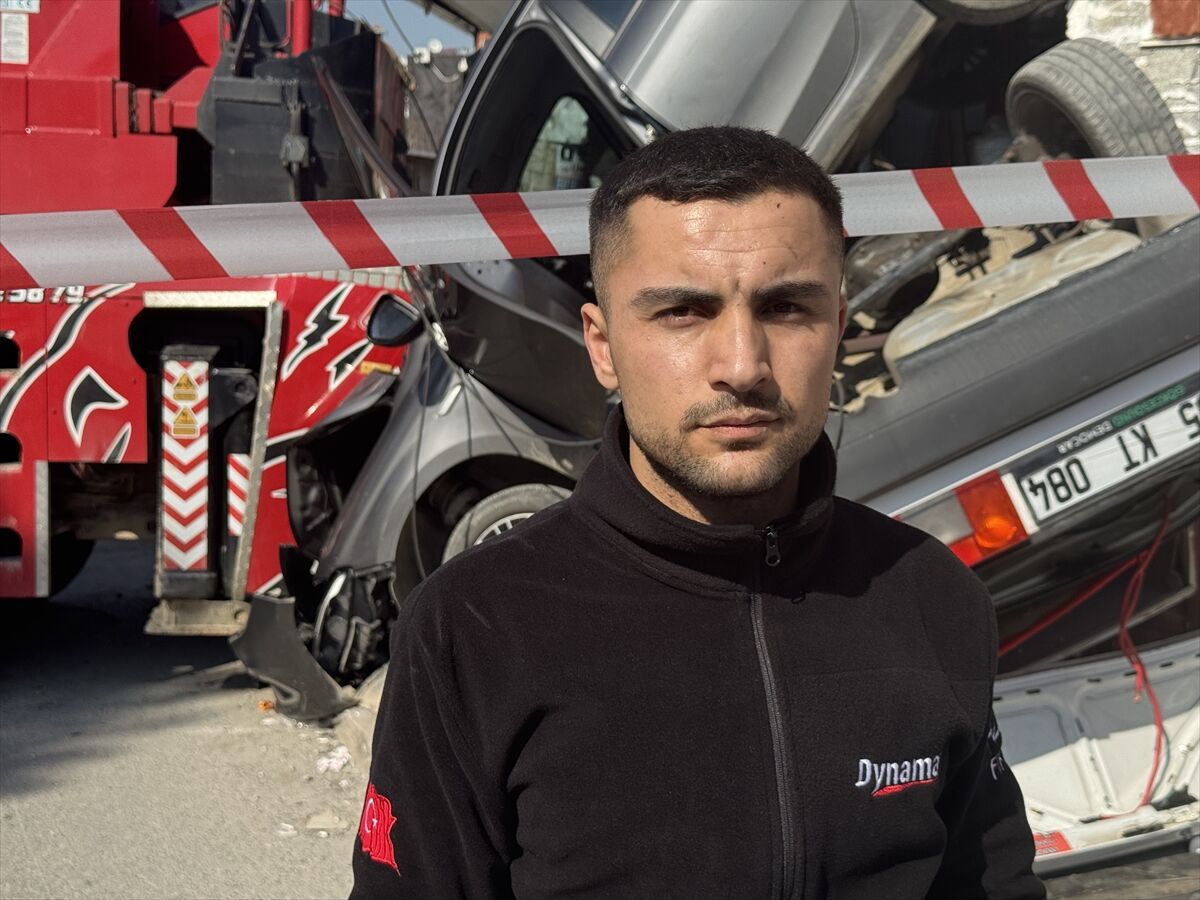 İzmir'de Kıl Payı Facia Araçları Kağıt Gibi Ezdi (4)