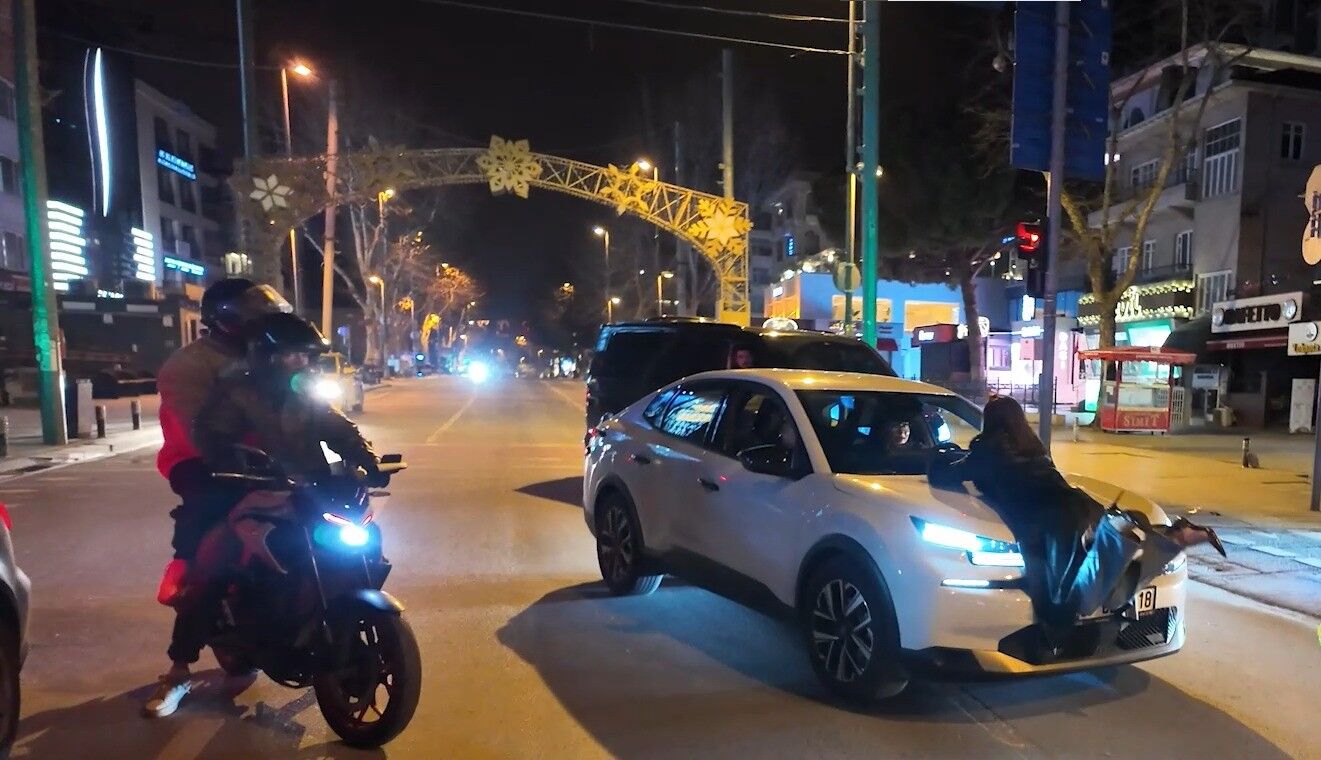 Kadıköy'de Alkollü Yolcunun 'Çakar' Inadı (1)-1