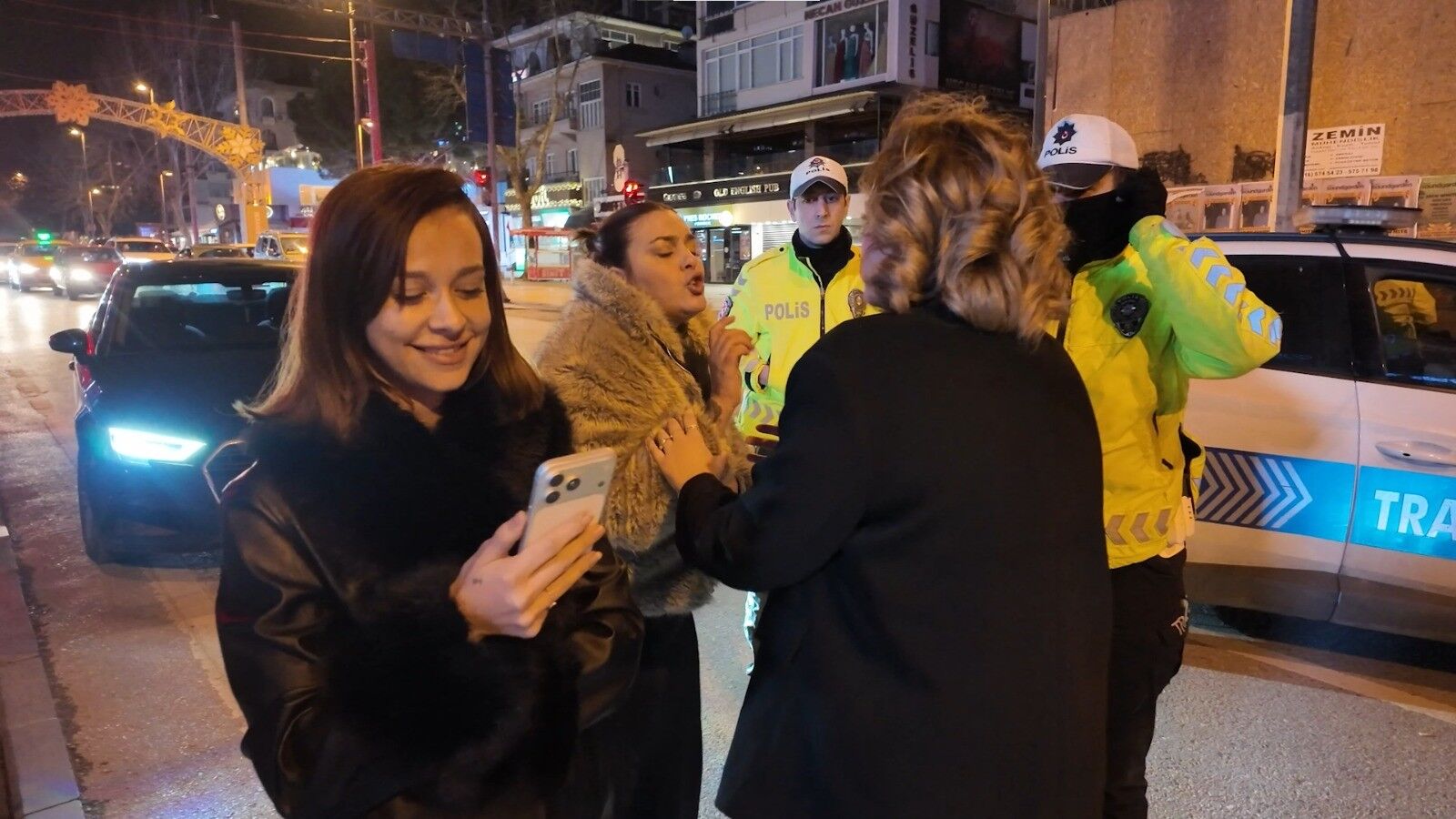 Kadıköy'de Alkollü Yolcunun 'Çakar' Inadı (4)