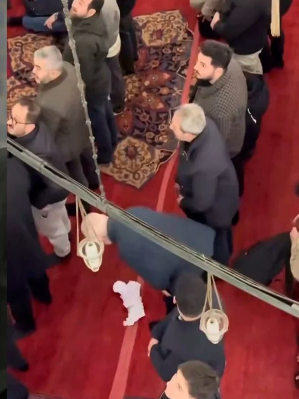 Kadir Gecesinde Basortulu Protesto 3