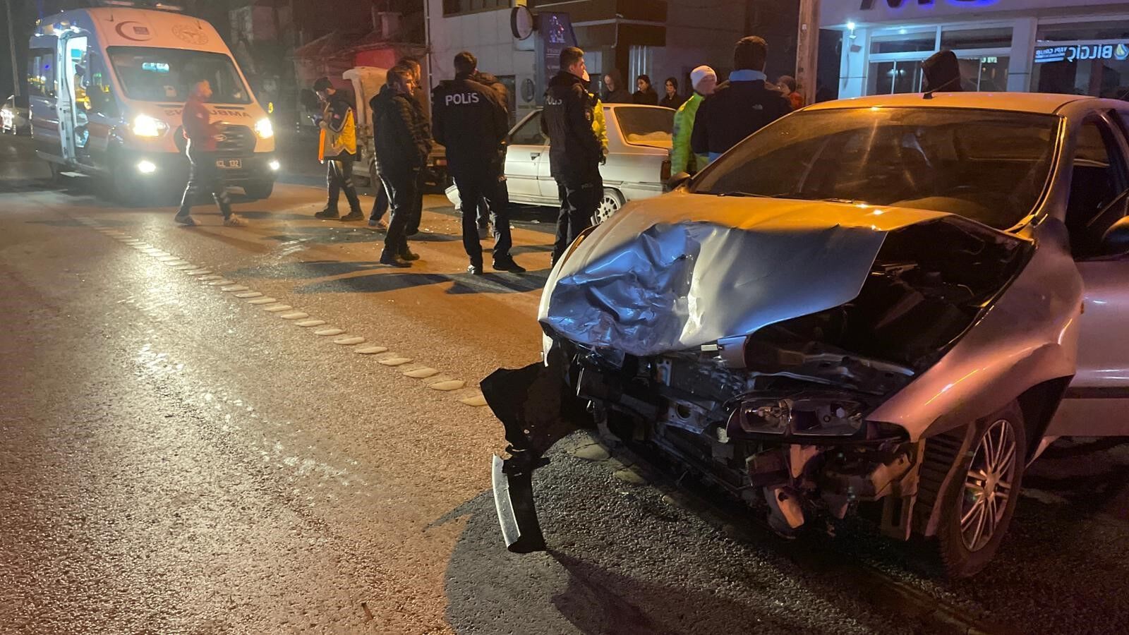 Karaman'da Kontrolden Çıkan Otomobil Kamerada 2 Yaralı (3)