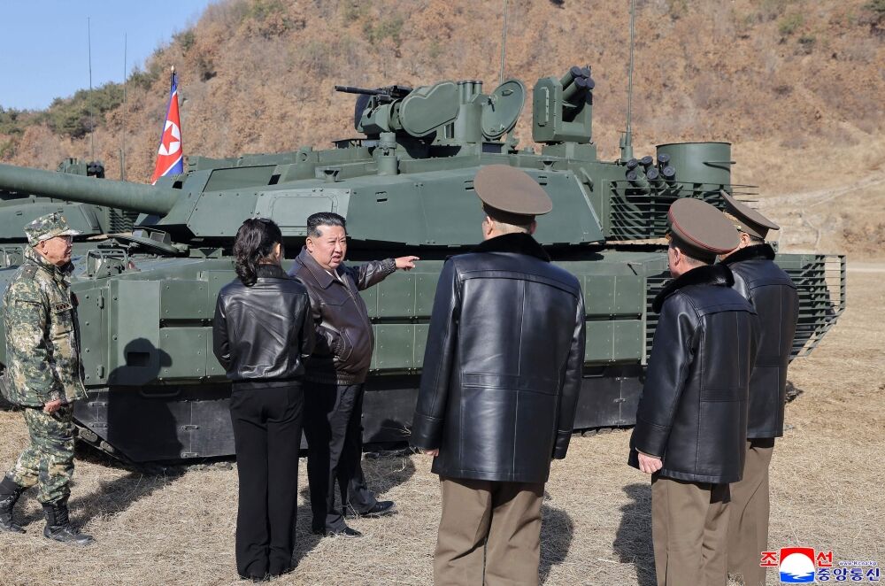 Kim Jong Un Ve Kızı Ju Ae'den Tankla Gövde Gösterisi (1)