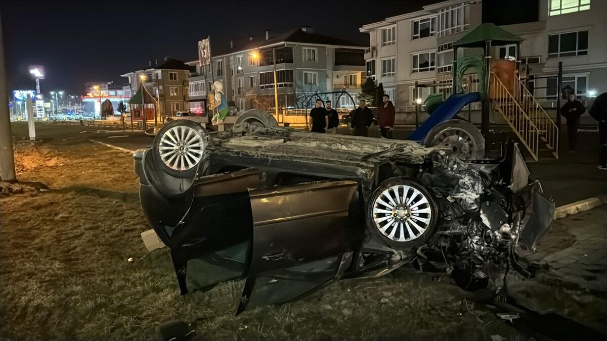 Kütahya'da Iki Otomobil Çarpıştı 1 Yaralı (3)