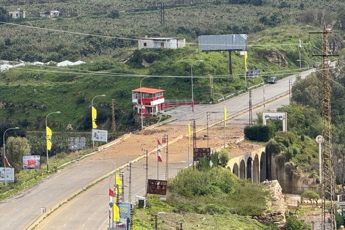 Lübnan'da Stratejik Köprü Yıkıldı İsrail Hava Saldırısı (1)