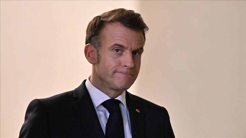 Macron-6