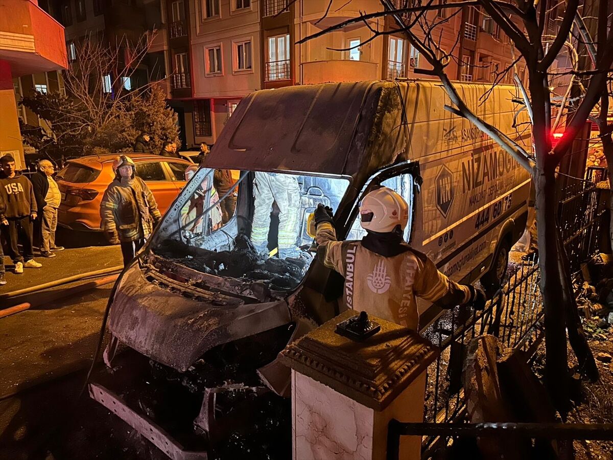 Maltepe'de 3 Araç Alevlere Teslim Oldu! Kundaklama Şühpesi (1)