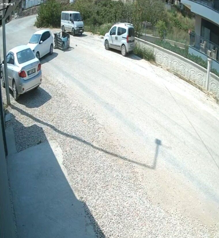 Manavgat'ta Geri Çıkan Araç Bisiklete Çarptı 1 Yaralı