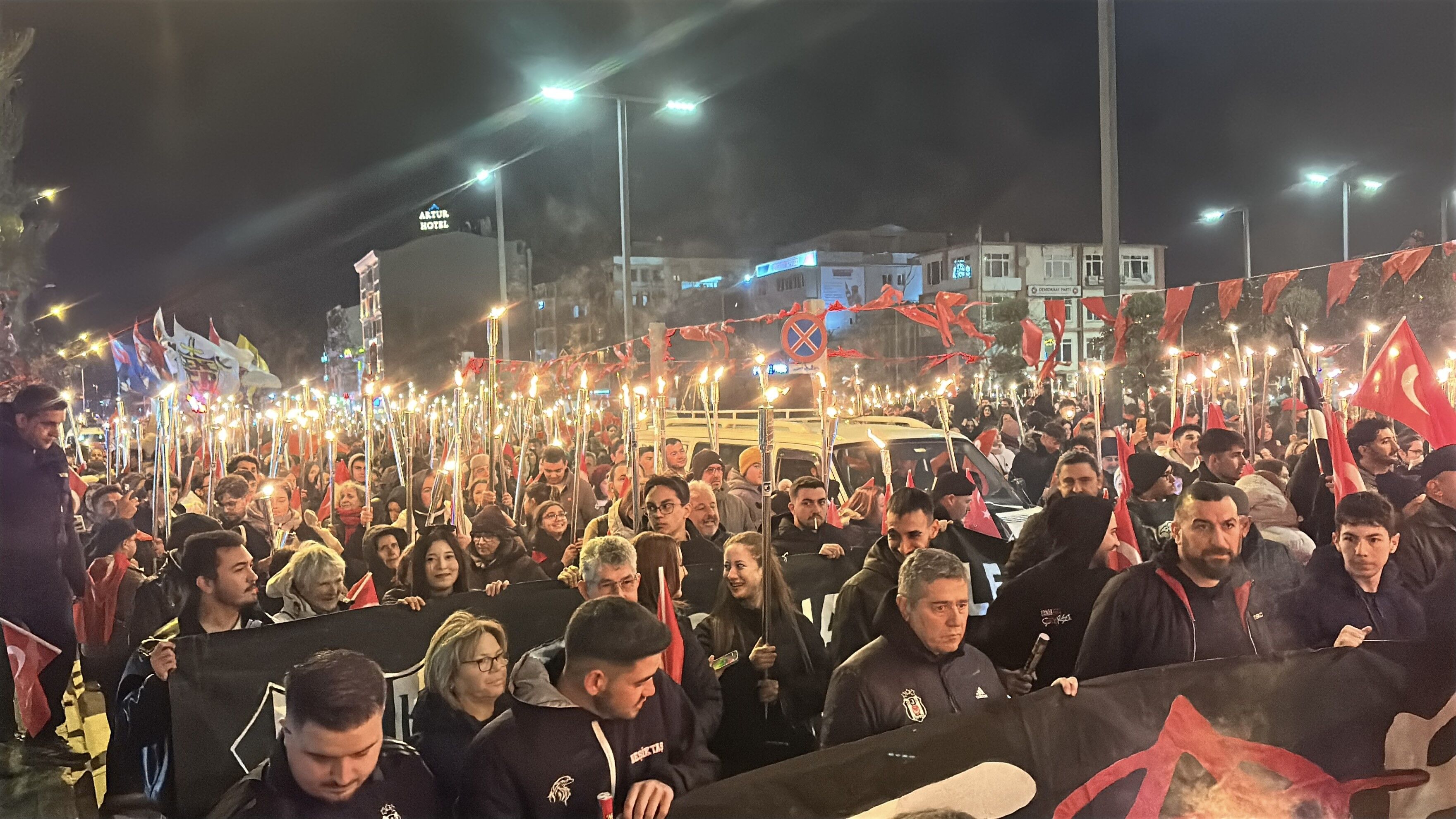 Mesaleler Canakkale Sehitleri Icin Yandi (3)