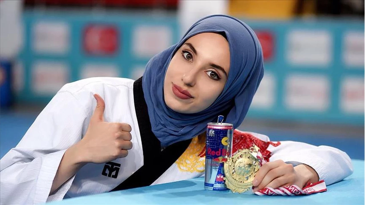 Milli Tekvandocu Kubra Dagli Turkiye Acik Tekvando Turnuvasini 2 Altin Madalyayla Tamamladi R8Ha