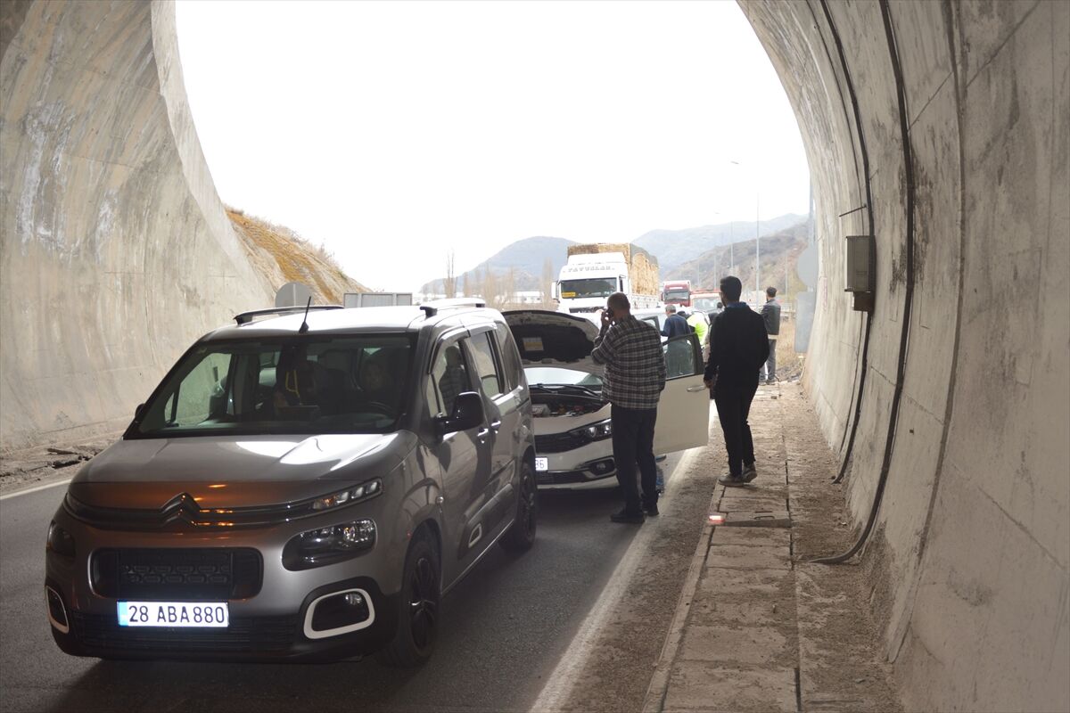 Samsun'da 6 Araçlı Zincirleme Kaza 1 Yaralı (2)