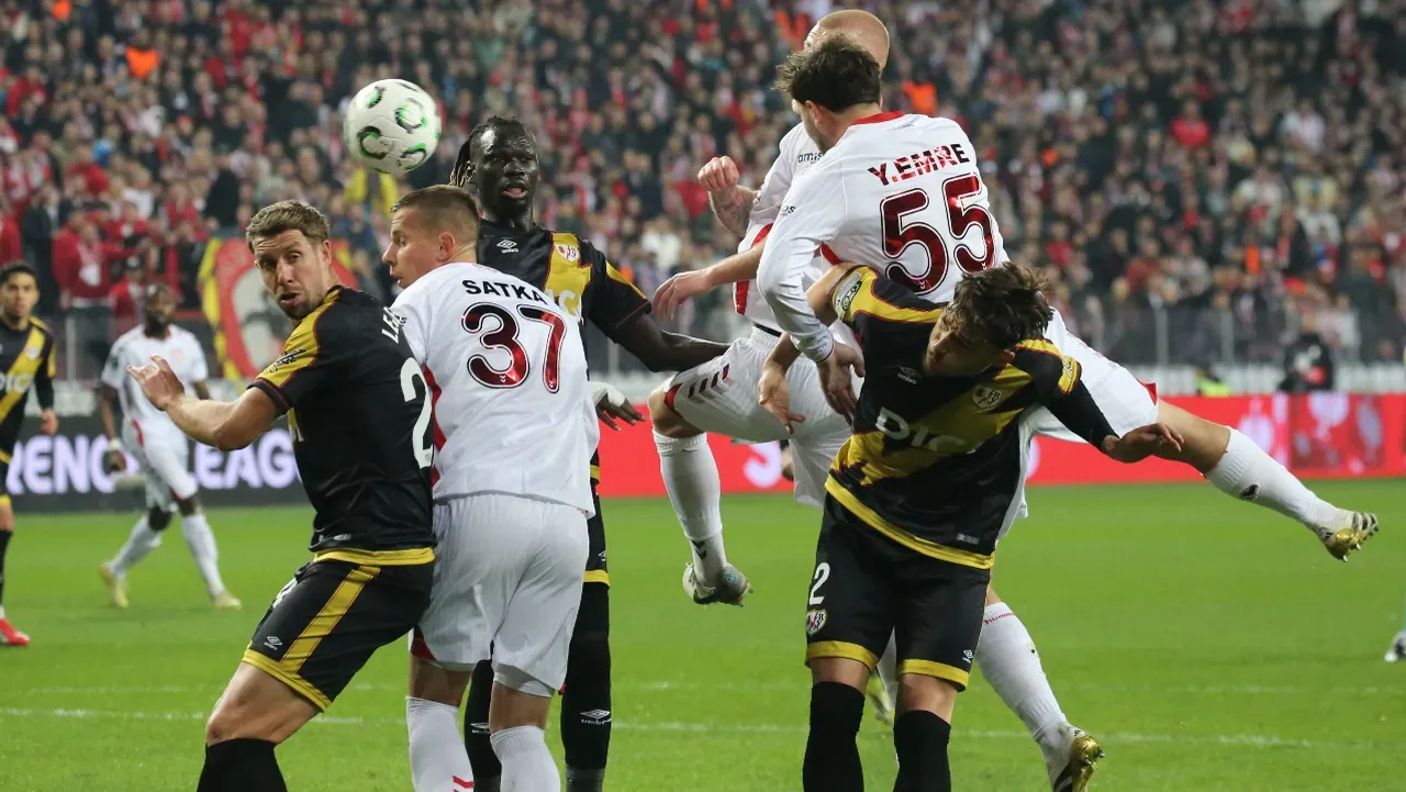 Samsunspor Uefa Konferans Liginde Turu Zora Soktu 1776741 20260312224316