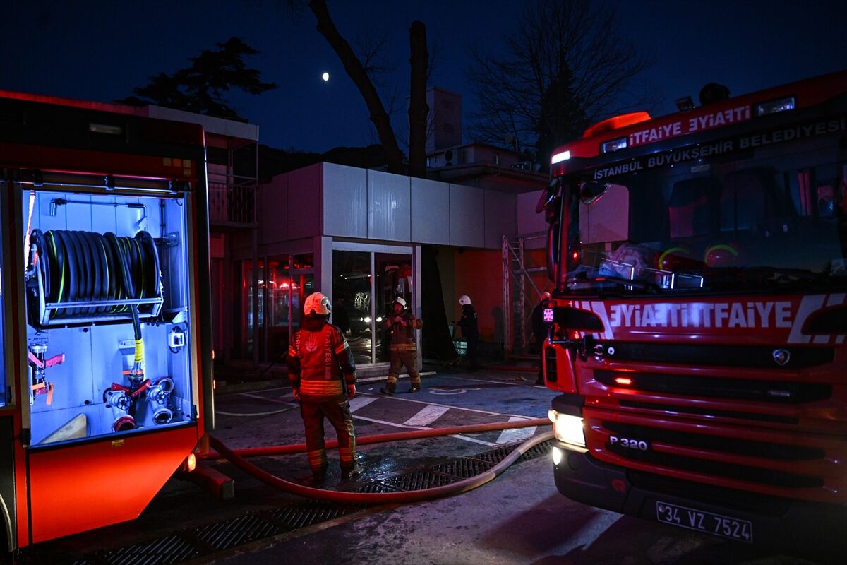 Sarıyer'de Hastane Yangını 11 Hasta Tahliye Edildi (3)