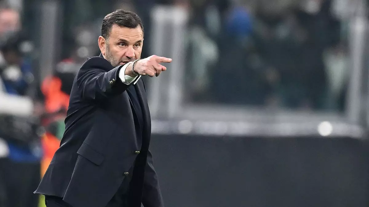 T25 Okan Buruk Turu Gectik Am 469