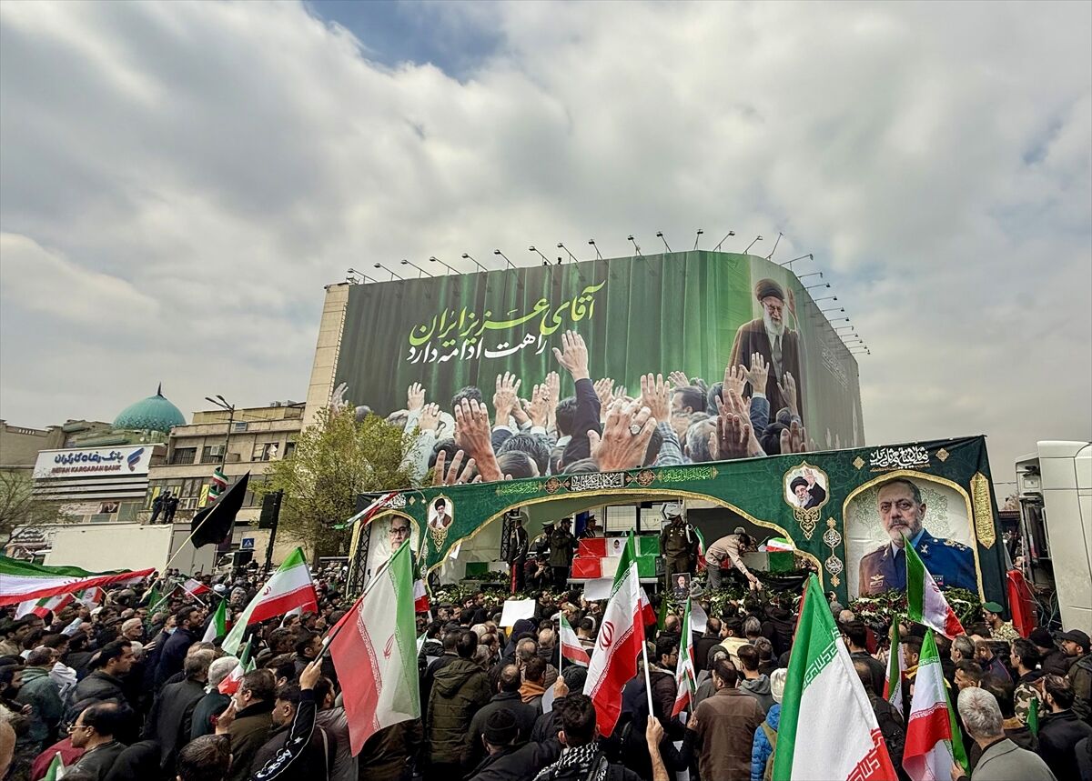 Tahran Cenaze Toreni 1