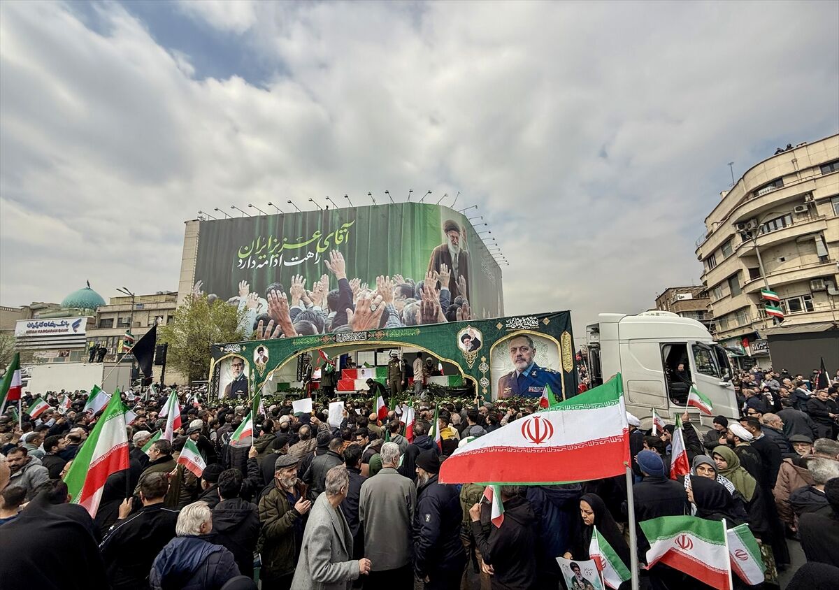 Tahran Cenaze Toreni 4