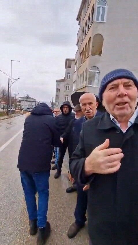 Tam Tamına 1 Kilometrelik Bayramlaşma Kuyruğu! (2)