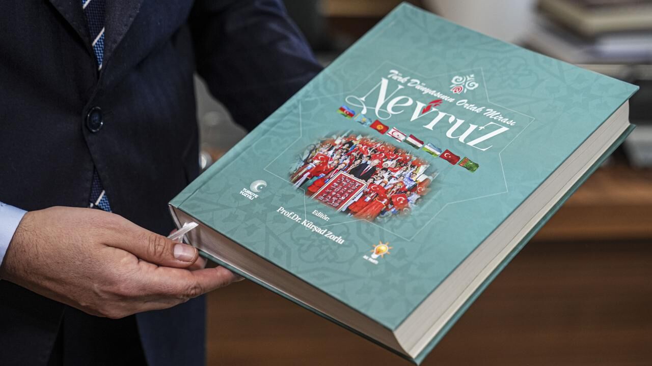 Turk Dunyasinin Ortak Mirasi Nevruz Kitabi