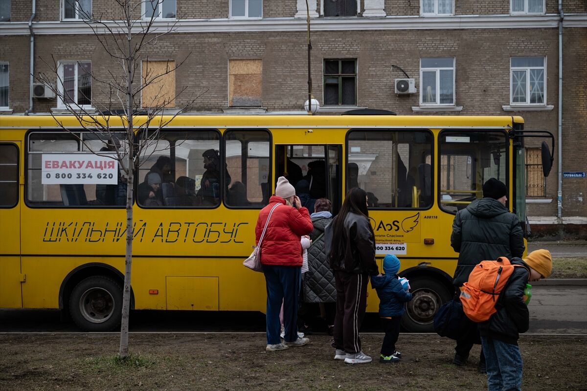 Ukrayna Savasi Kizisiyor Donetsk Bolgesinde Sivillere Tahliye Ediliyor (3)