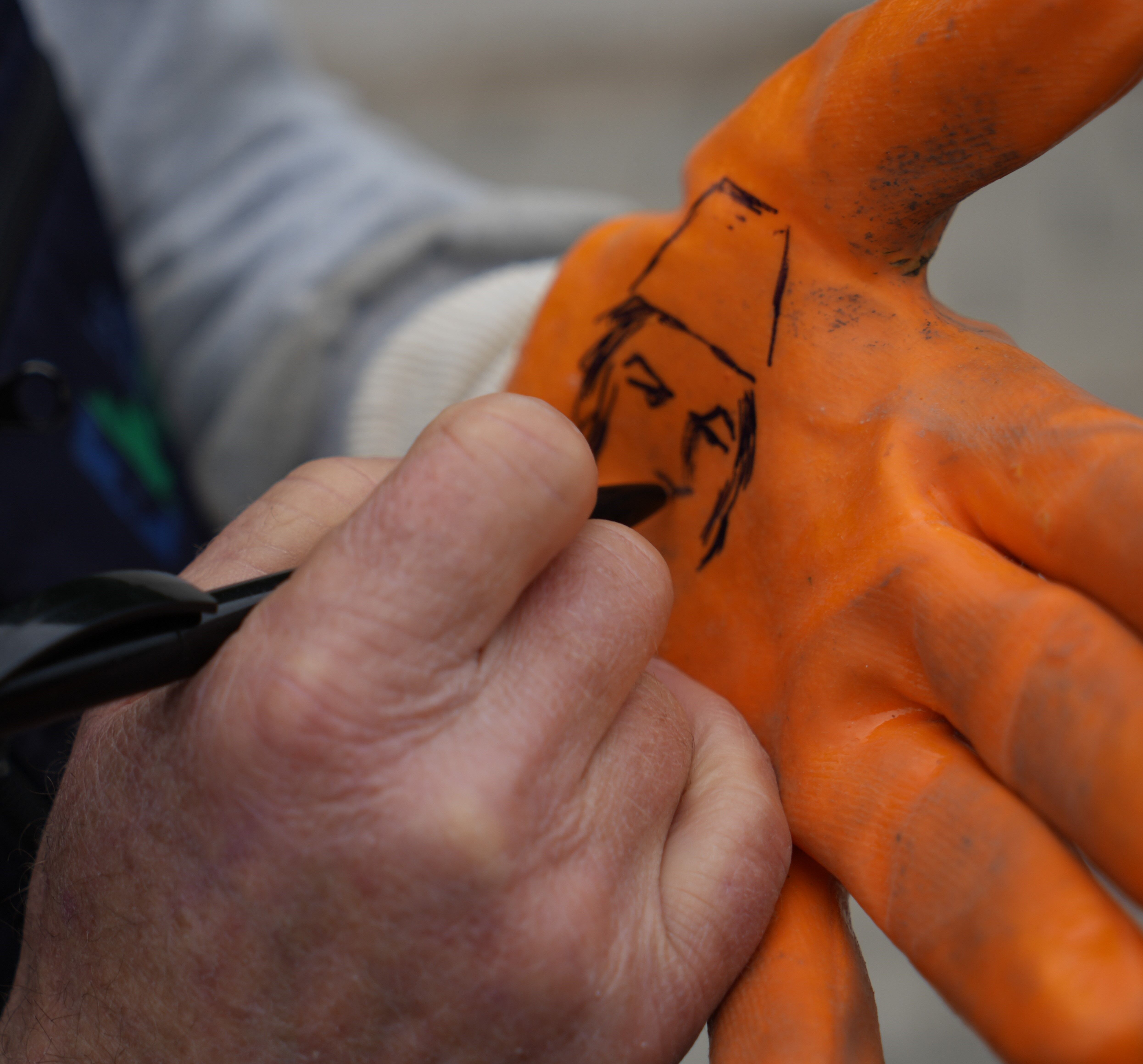 Yeteneği Yokluk Içinde Yeşerdi Çöpten Topladı Resim Yaptı! (4)